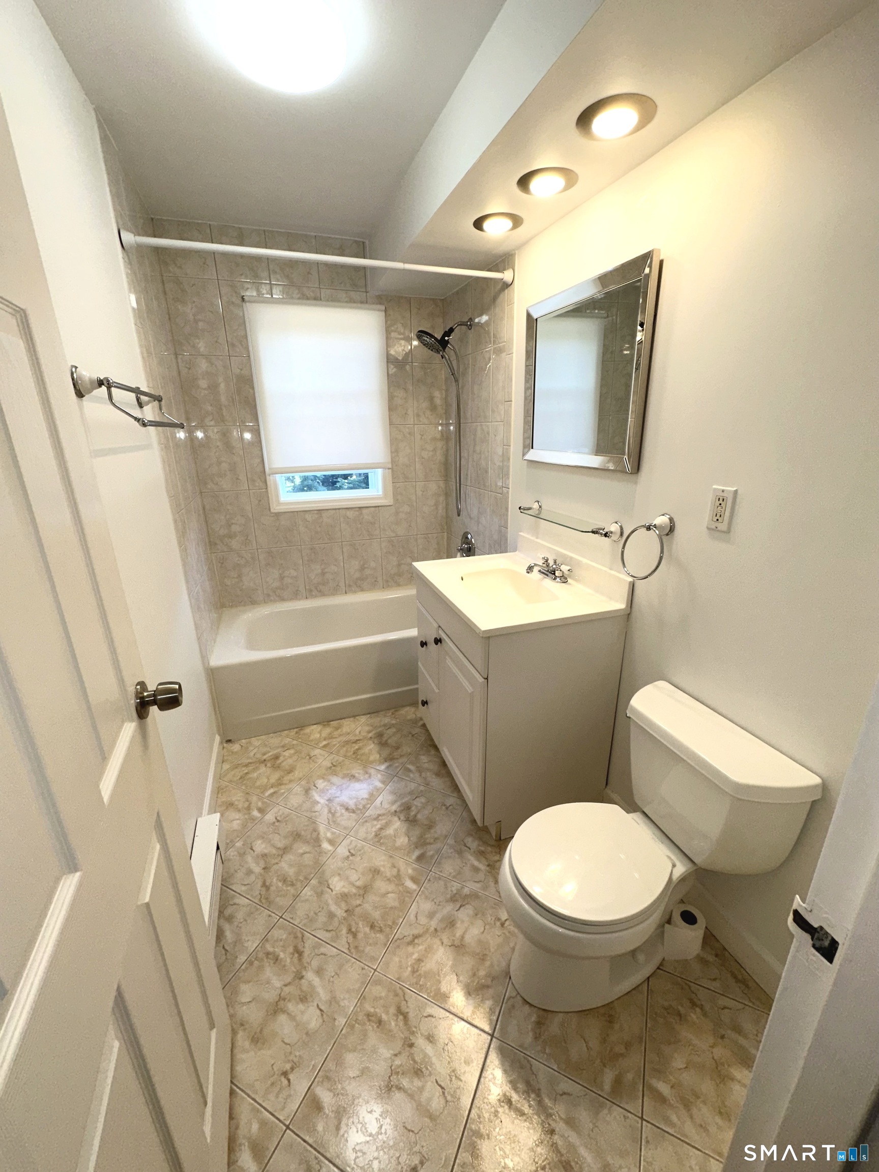 308 Meadowside Road, Unit 209 Milford, CT 06460 - Photo 9 of 20 Gallery Image 9