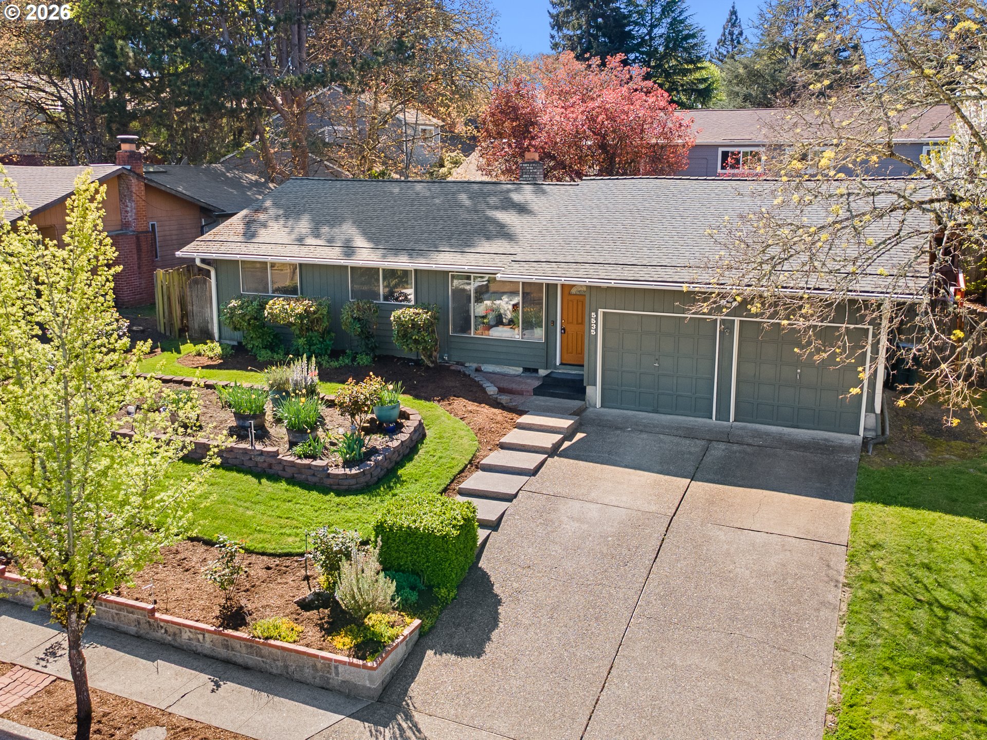 5535 Southwest 142nd Avenue Beaverton, OR 97005 - Photo 10 of 45 a front view of a house with garden