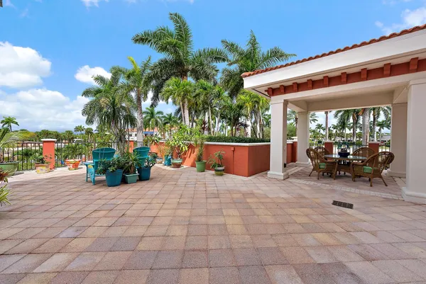 a view of outdoor space yard and porch