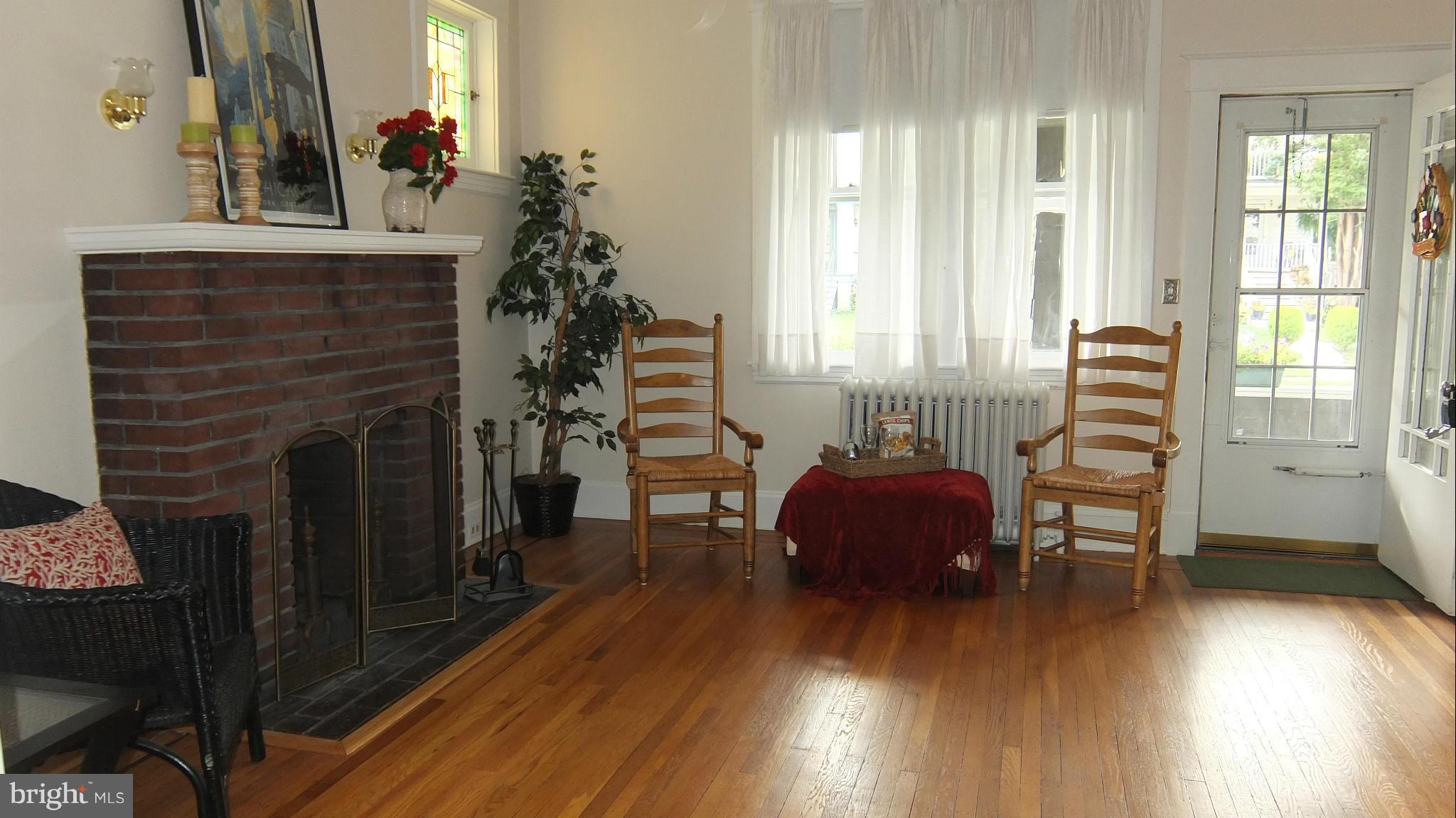 115 Mallow Hill Road Baltimore, MD 21229 - Photo 3 of 21 Living Room