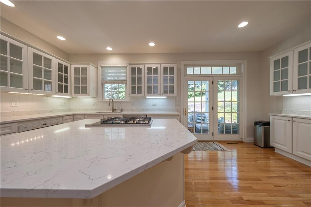 503 Sharon Road Coraopolis, PA 15108 - Photo 4 of 46