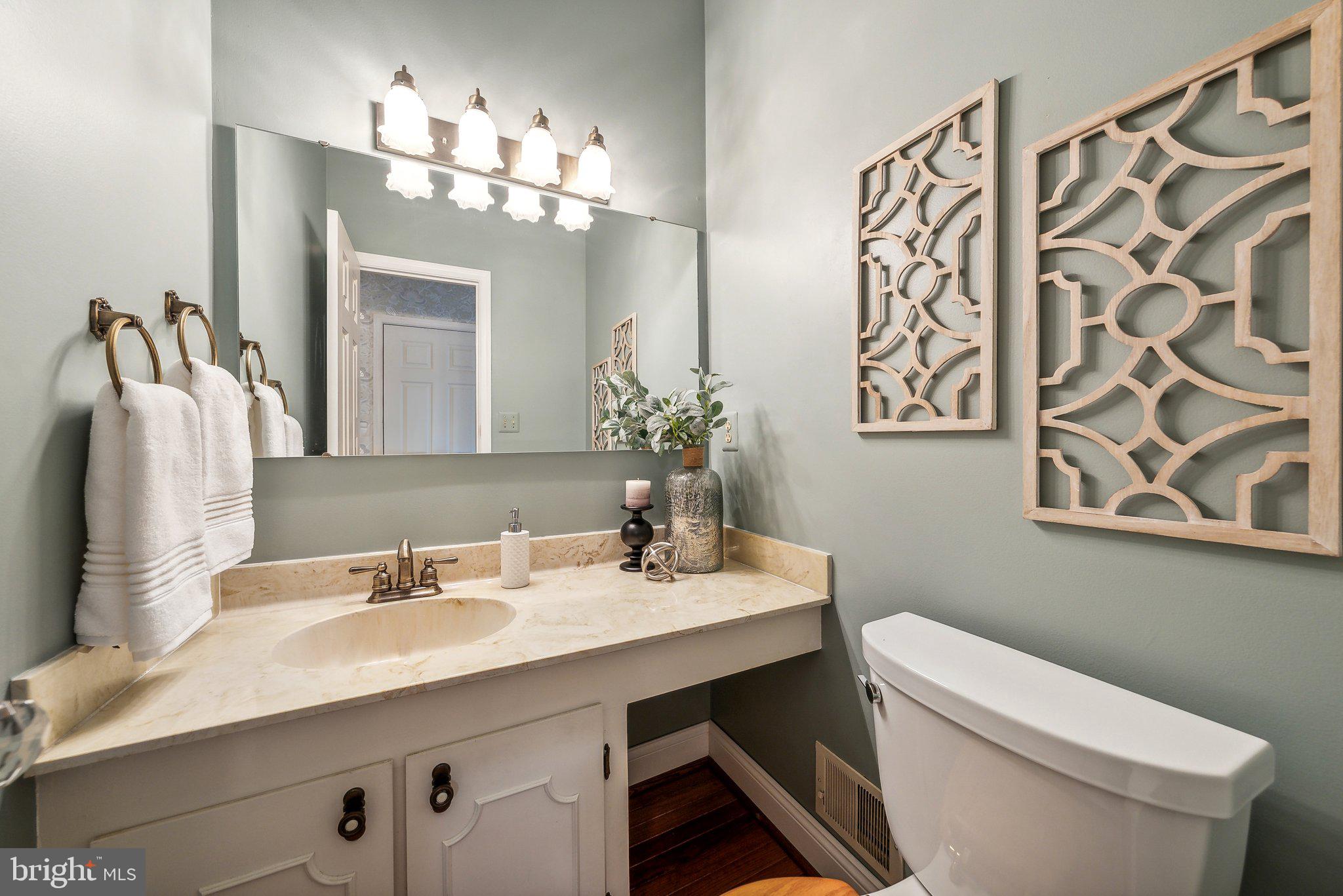 7801 Lowmoor Court Springfield, VA 22153 - Photo 12 of 41 Main level half bath