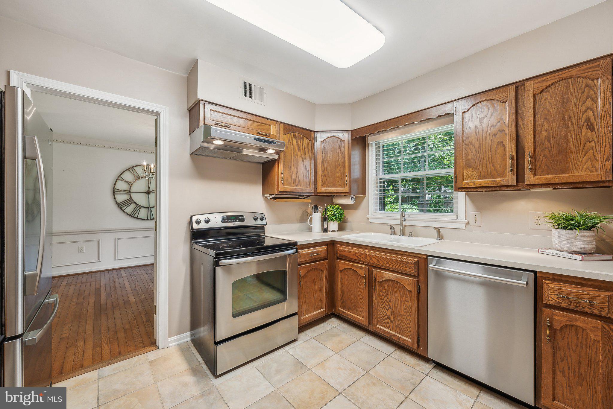 7801 Lowmoor Court Springfield, VA 22153 - Photo 16 of 41 Kitchen