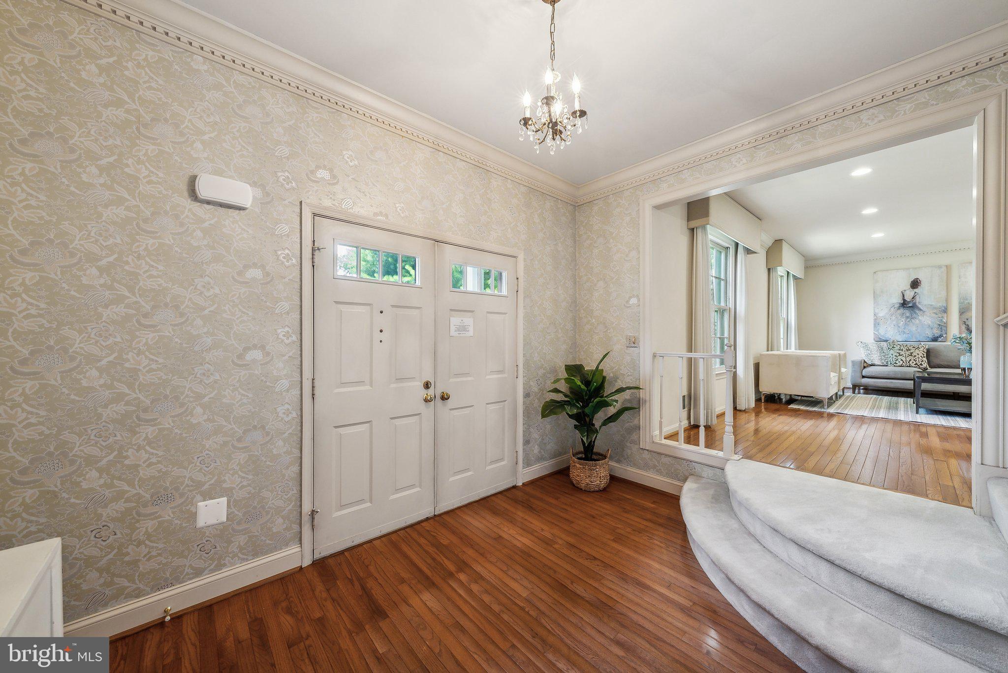 7801 Lowmoor Court Springfield, VA 22153 - Photo 2 of 41 Elegant foyer