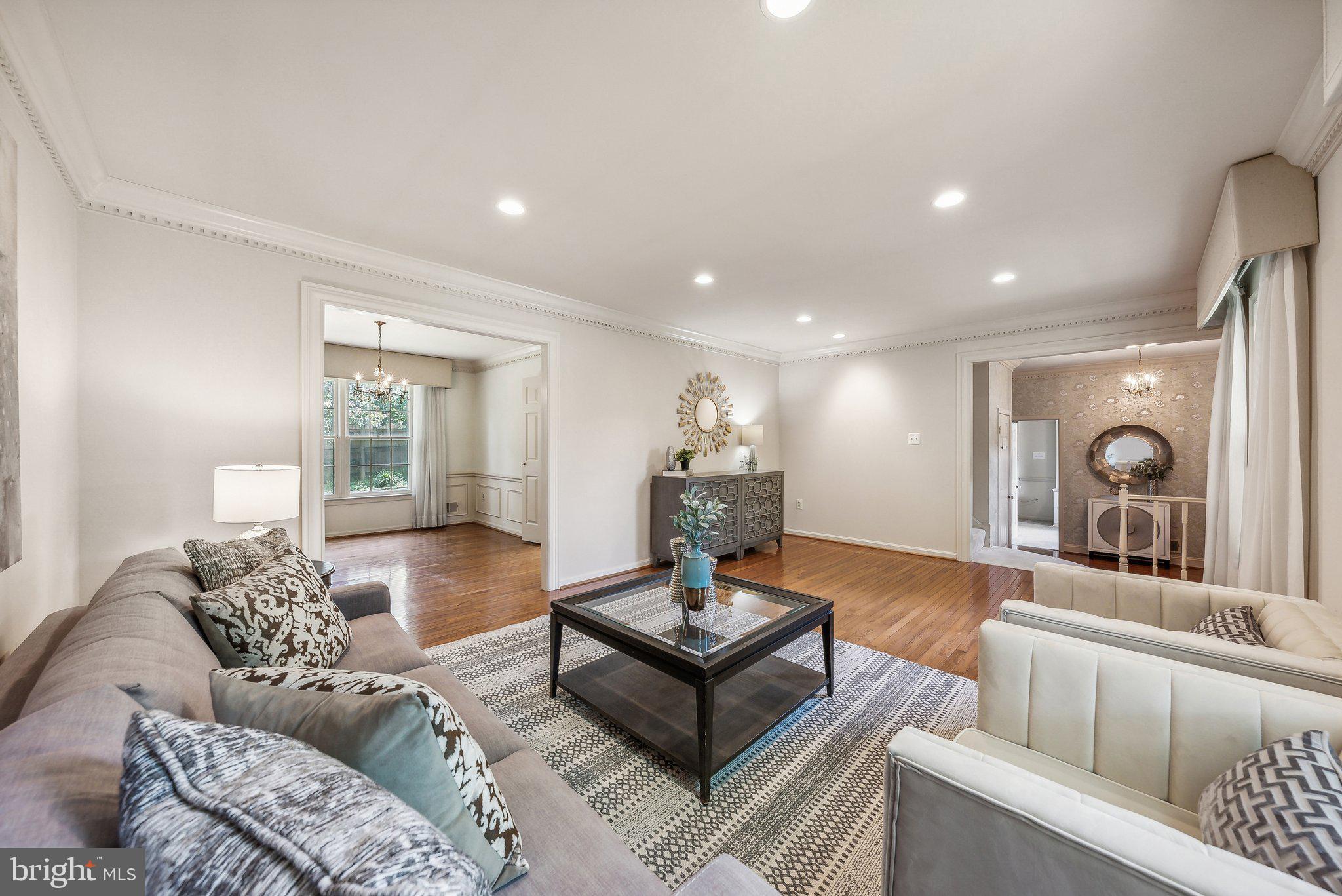 7801 Lowmoor Court Springfield, VA 22153 - Photo 5 of 41 Living room