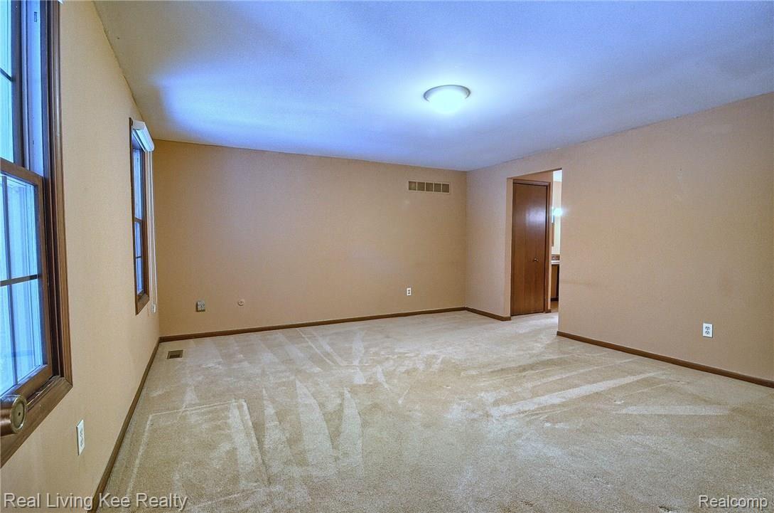 1935 Marcastle Court Rochester, MI 48309 - Photo 16 of 33 Master Bedroom, view two.