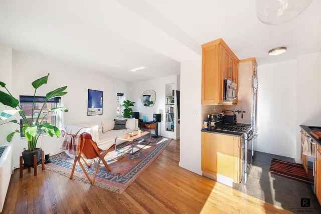 $1,295,000 | 350 West 14th Street, Unit 5C | West Village