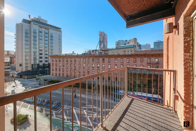 $1,295,000 | 350 West 14th Street, Unit 5C | West Village