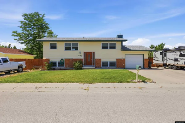 $319,900 | 570 South Forest Drive, Casper, WY 82609