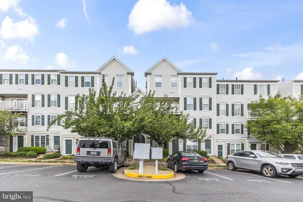 $2,500 | 45490 Whistling Terrace, Unit 301, Sterling, VA 20166