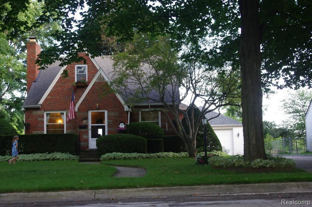 135 Croswell Street Romeo, MI 48065 - Photo 3 of 23 3.JPG