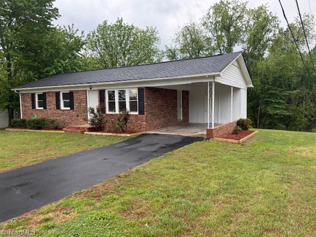 178 Lori Lane Mount Airy, NC 27030 - Photo 3 of 19
