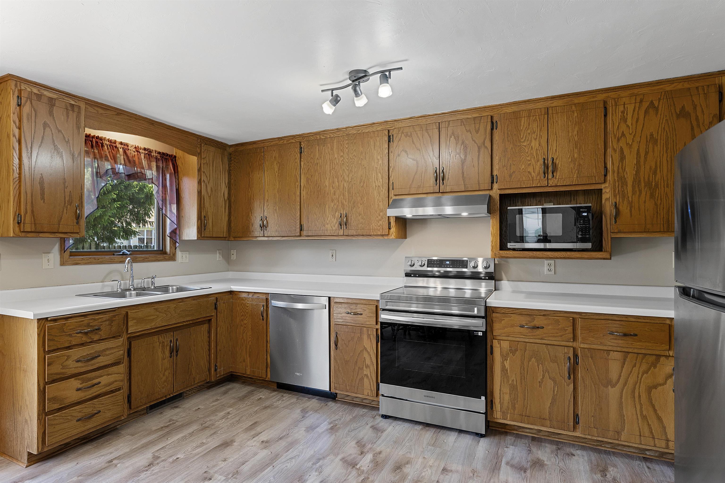 2364 Cedar Ridge Green Bay, WI 54313 - Photo 22 of 90