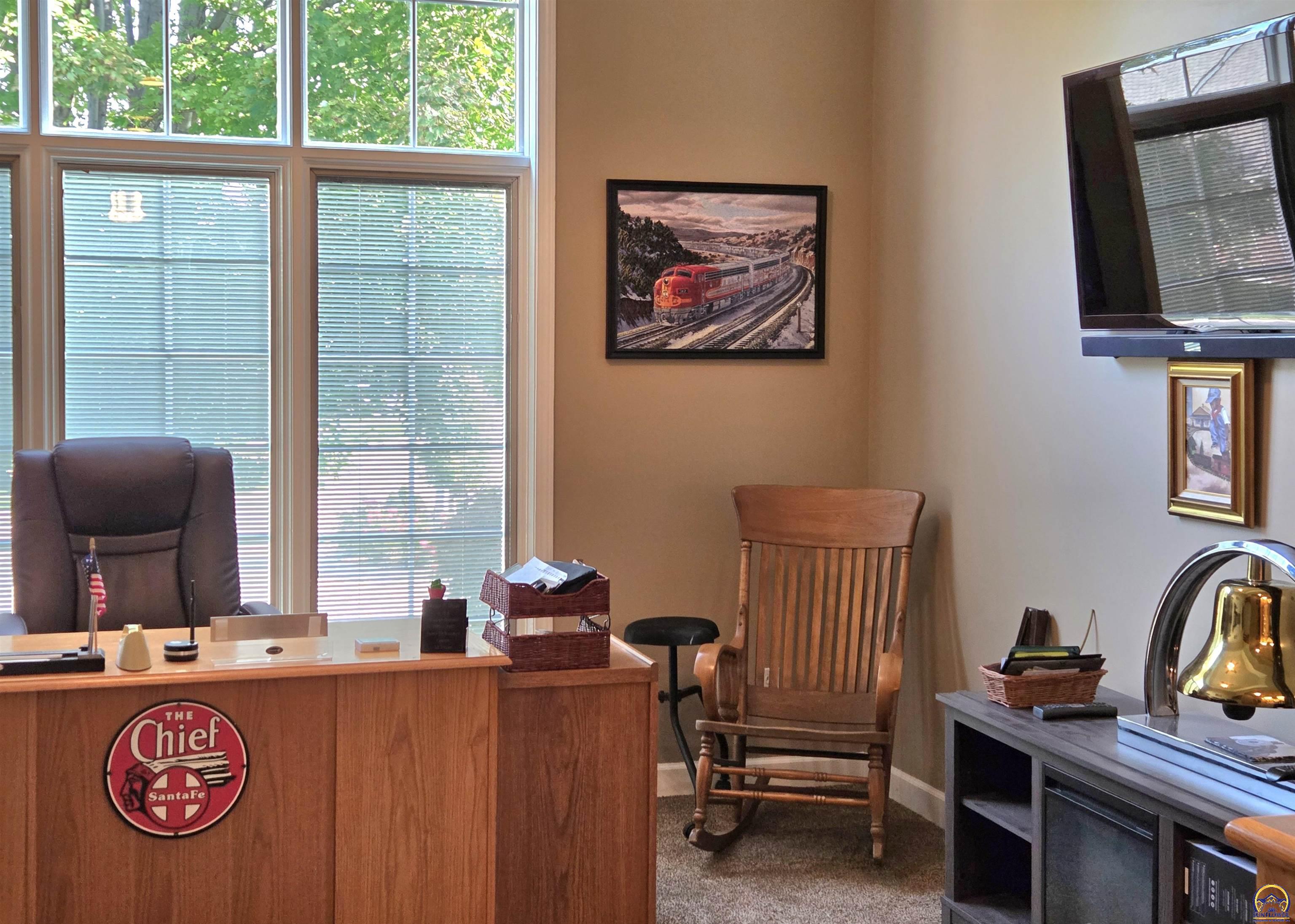 5729 Southwest 37th Terrace Topeka, KS 66610 - Photo 12 of 38