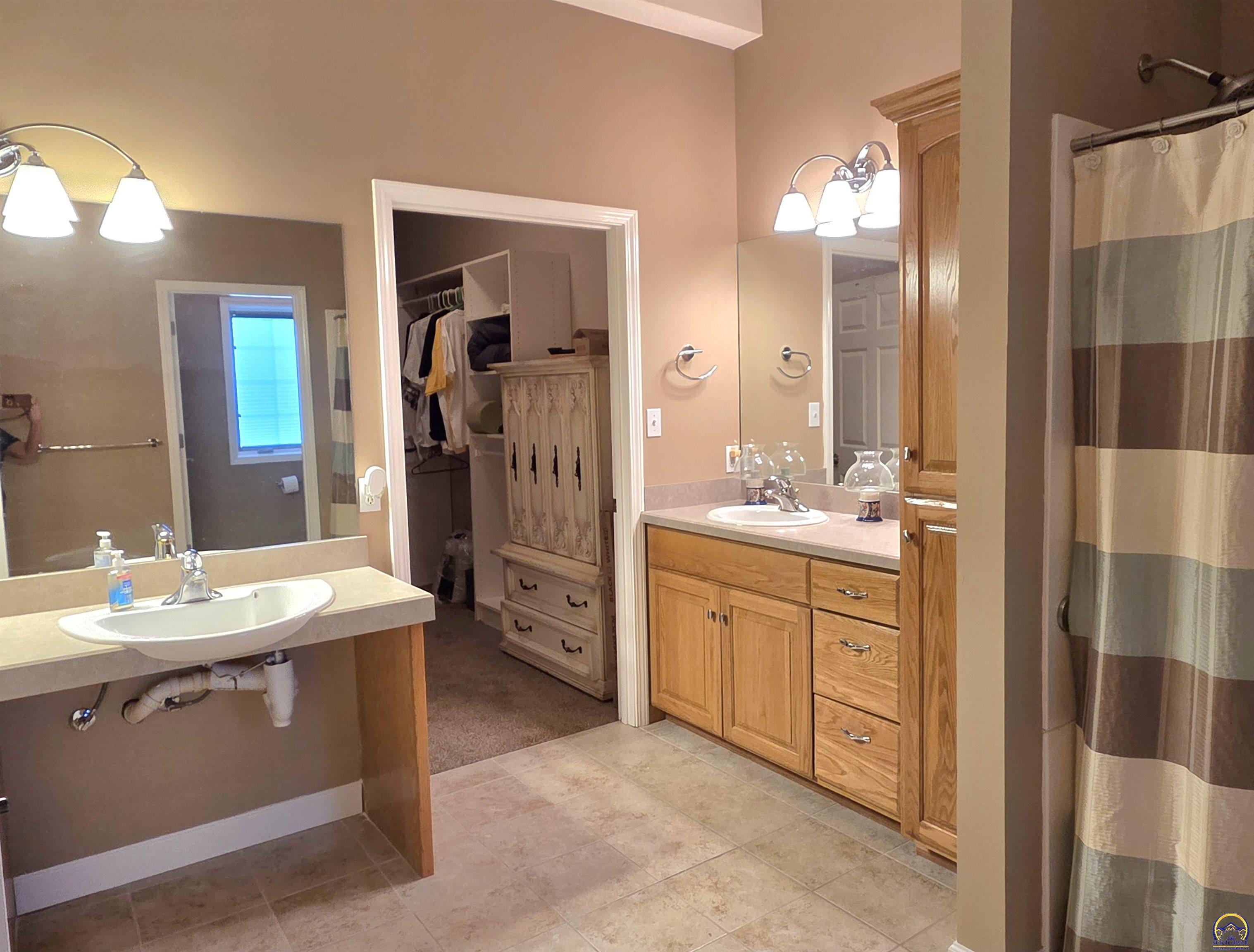 5729 Southwest 37th Terrace Topeka, KS 66610 - Photo 14 of 38