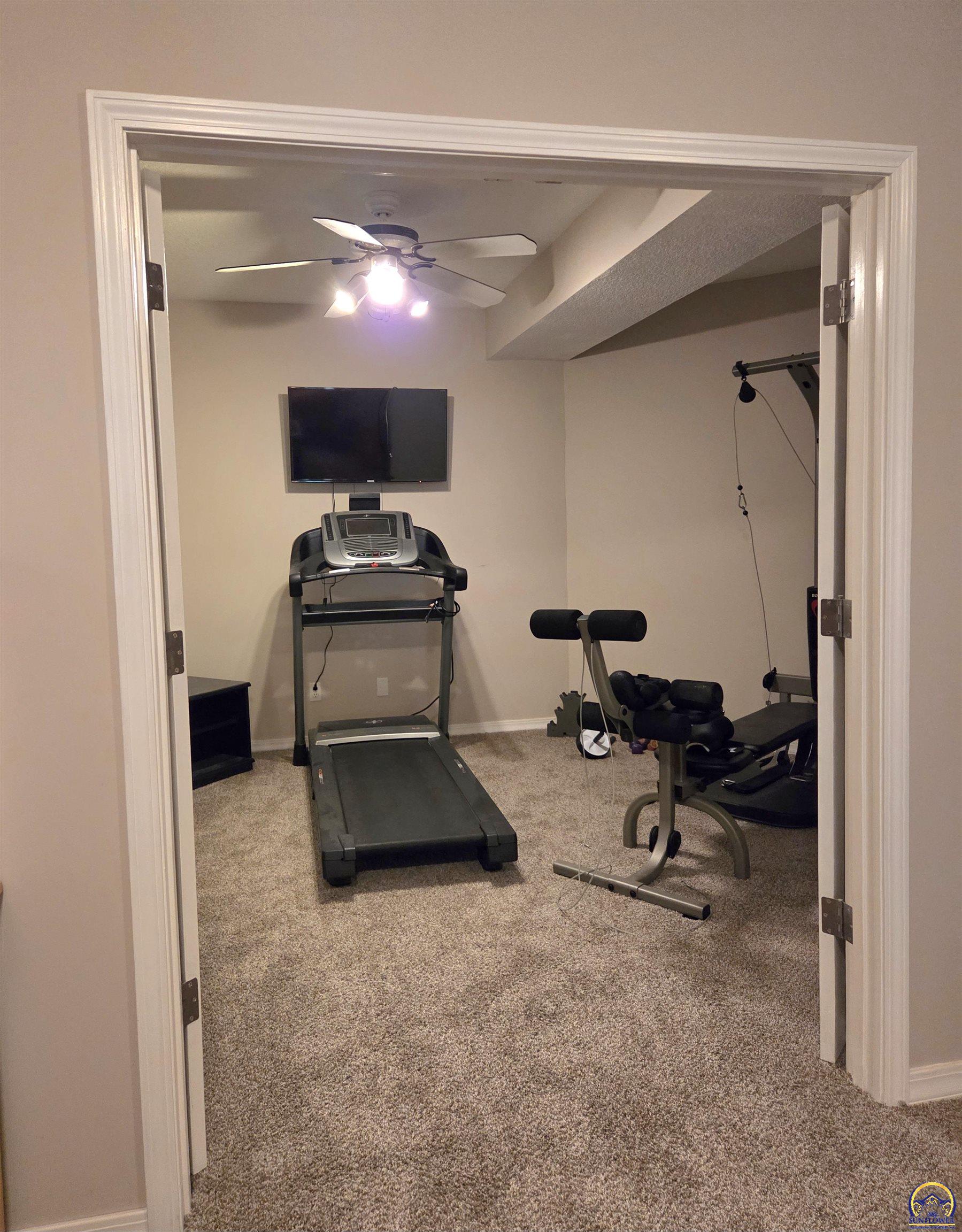 5729 Southwest 37th Terrace Topeka, KS 66610 - Photo 35 of 38