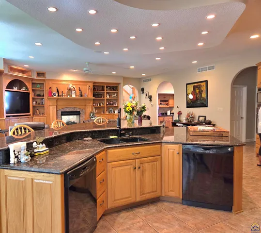 $725,000 | 5729 Southwest 37th Terrace, Topeka, KS 66610