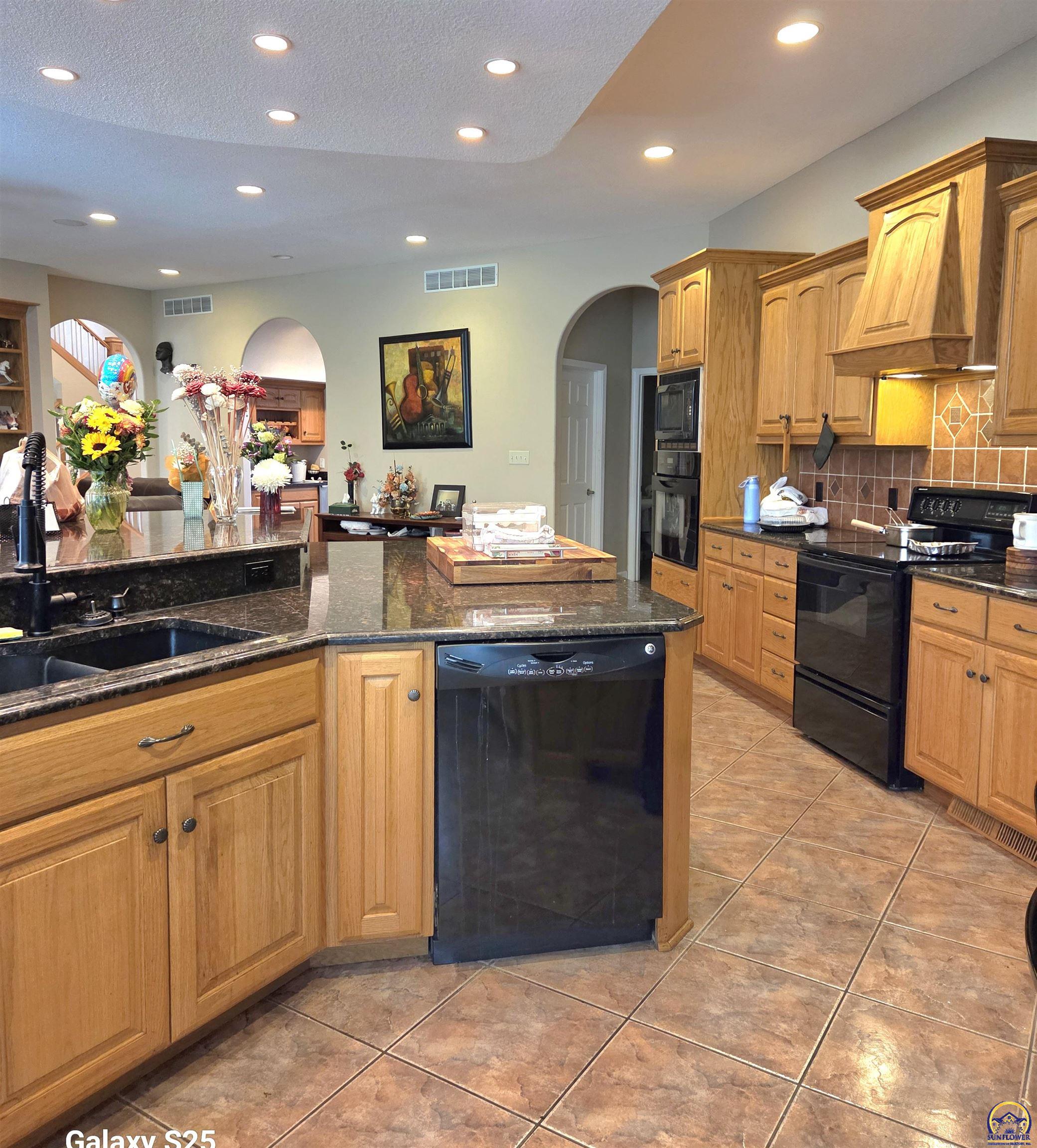 5729 Southwest 37th Terrace Topeka, KS 66610 - Photo 6 of 38