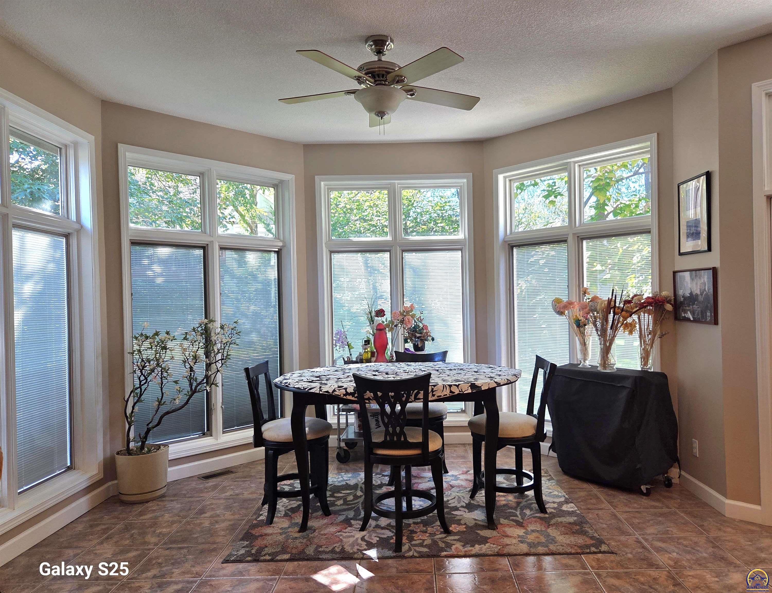 5729 Southwest 37th Terrace Topeka, KS 66610 - Photo 7 of 38