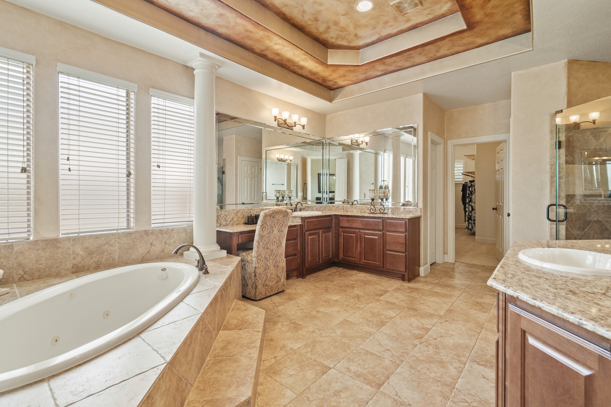 7303 Starry Night Katy, TX 77494 - Photo 13 of 49 Primary Hollywood Bath complete with jacuzzi garden tub and updated shower!