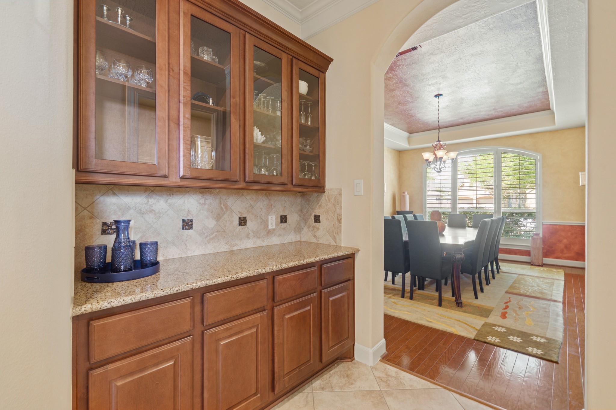 7303 Starry Night Katy, TX 77494 - Photo 25 of 49 Great coffee bar or additional buffet servicing space!