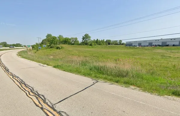 $825,000 | 4731 East Frontage Road, Caledonia, WI 53126