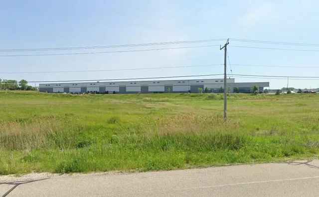 $825,000 | 4731 East Frontage Road, Caledonia, WI 53126