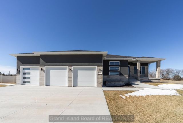 $634,900 | 431 Ponderosa Drive, Grand Island, NE 68803