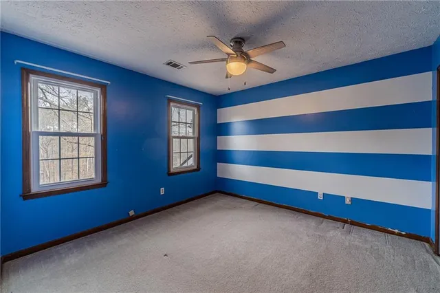 a view of empty room with window