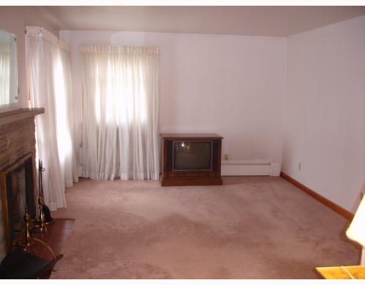 531 Coraopolis Road Coraopolis, PA 15108 - Photo 4 of 6 Living Room.