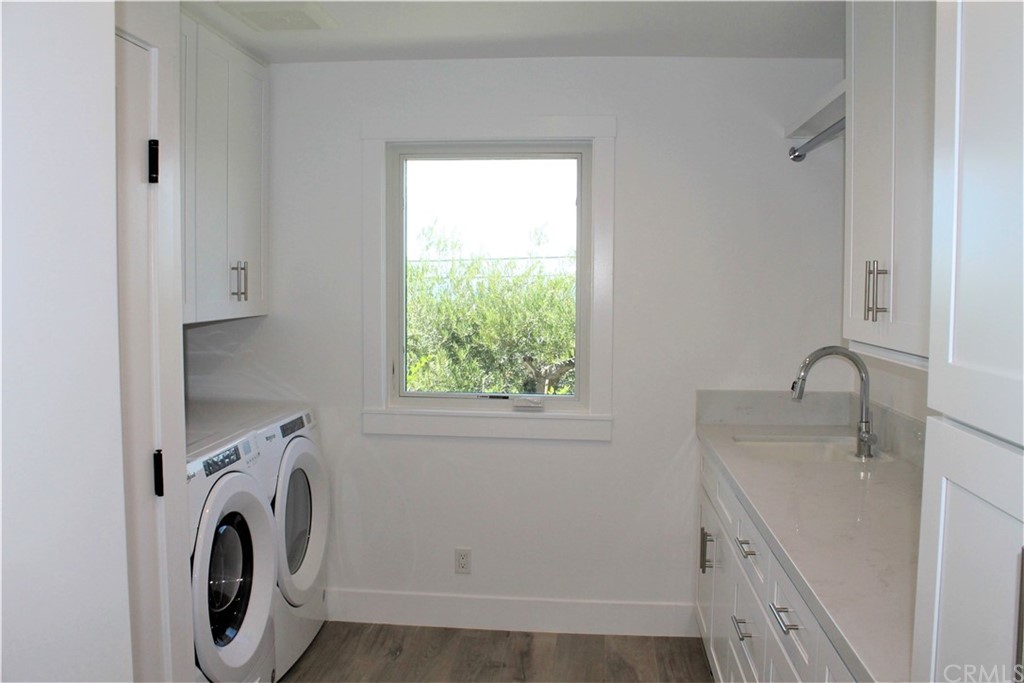 214 Vía Mesa Grande Redondo Beach, CA 90277 - Photo 13 of 21 Laundry/Utility Room