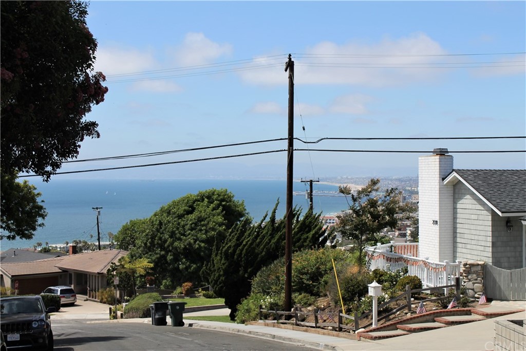 214 Vía Mesa Grande Redondo Beach, CA 90277 - Photo 4 of 21