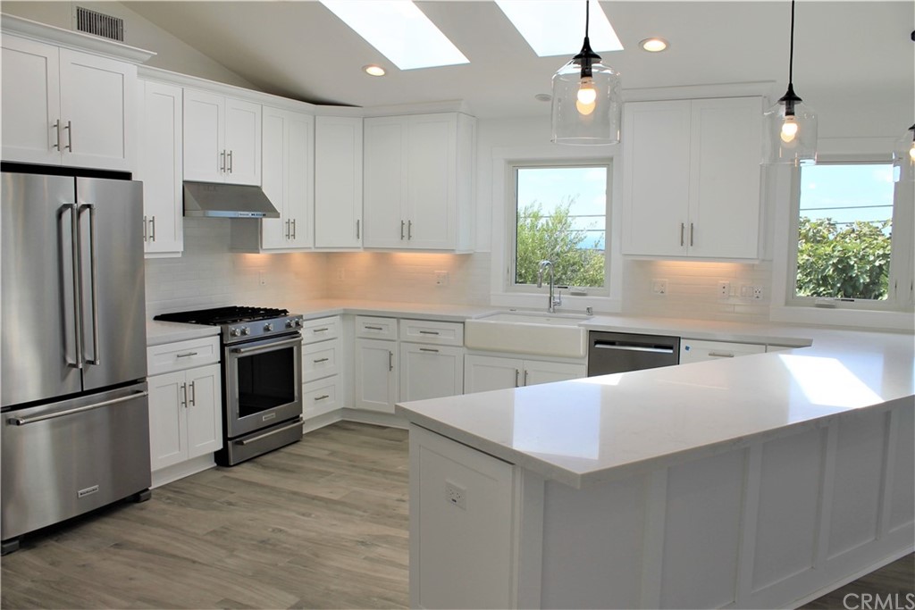 214 Vía Mesa Grande Redondo Beach, CA 90277 - Photo 6 of 21 Gourmet Kitchen