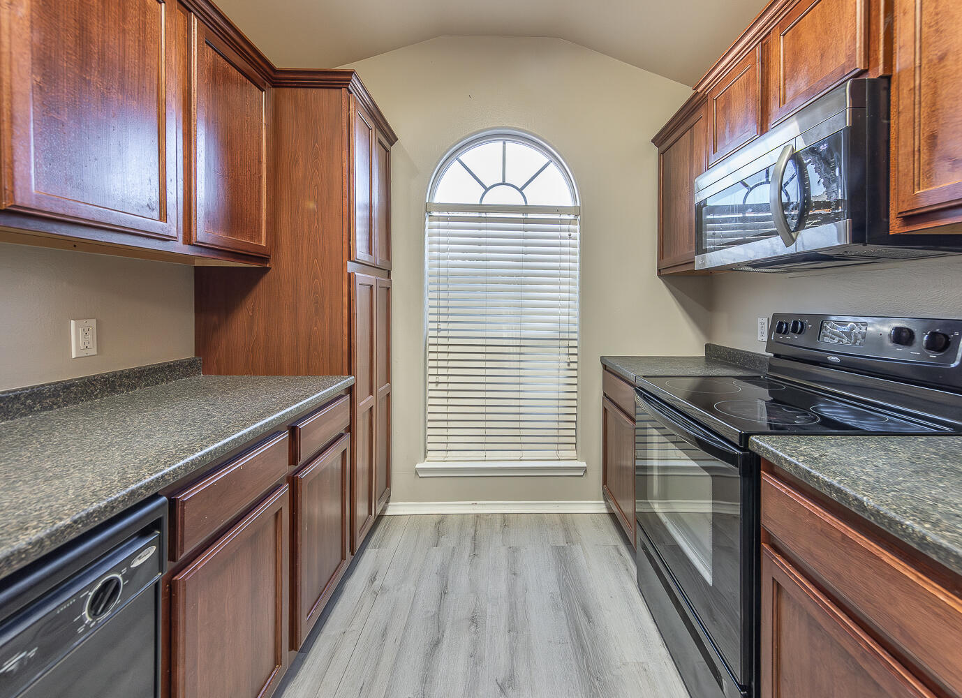 6545 84th Street Lubbock, TX 79424 - Photo 3 of 21 2L9A2763