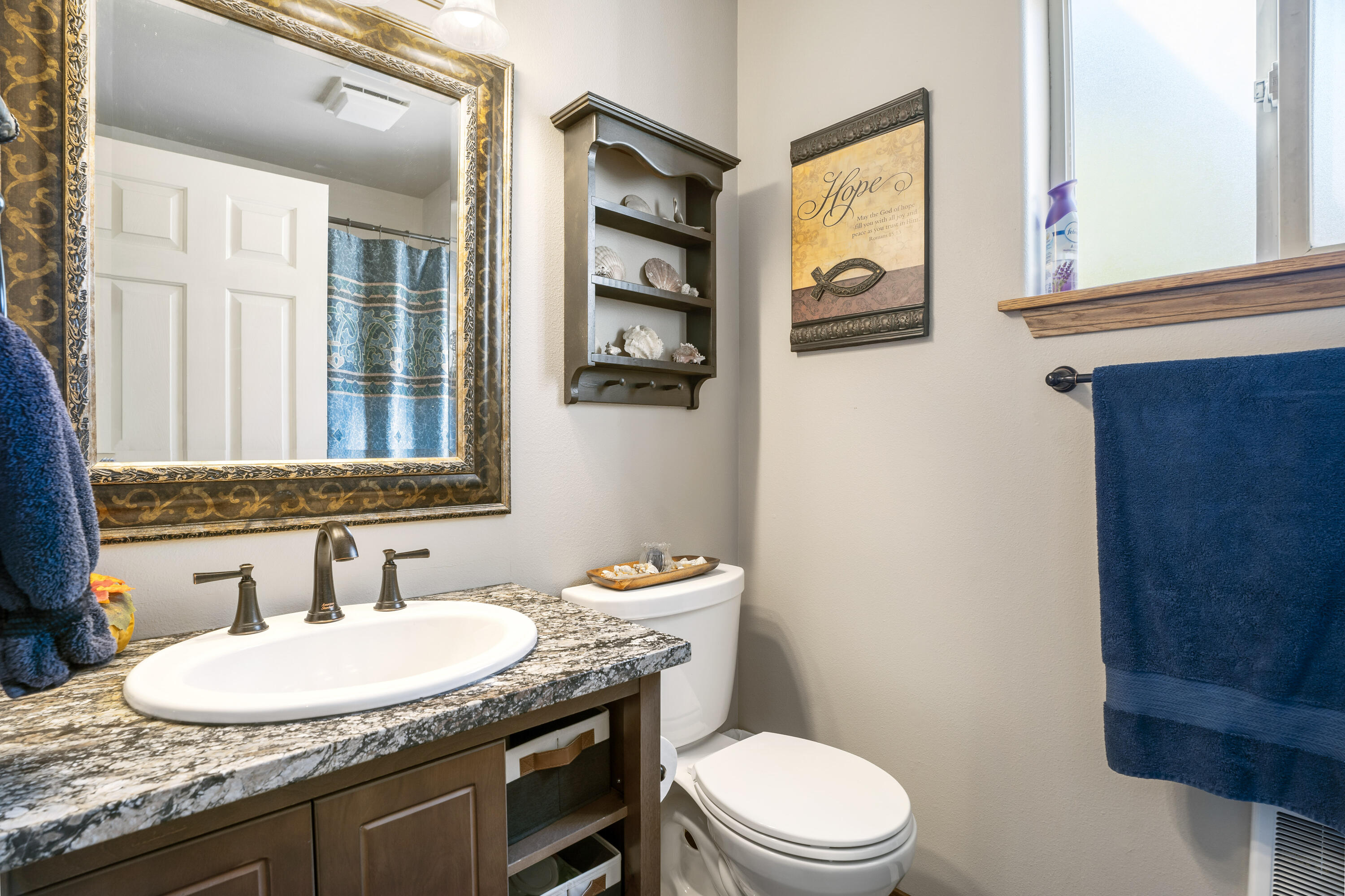 51445 Ash Road La Pine, OR 97739 - Photo 19 of 50 15-Bathroom