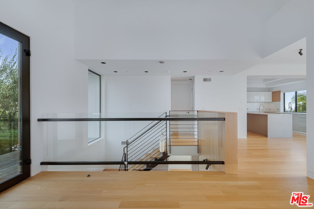 902 Berkeley Street Santa Monica, CA 90403 - Photo 5 of 37