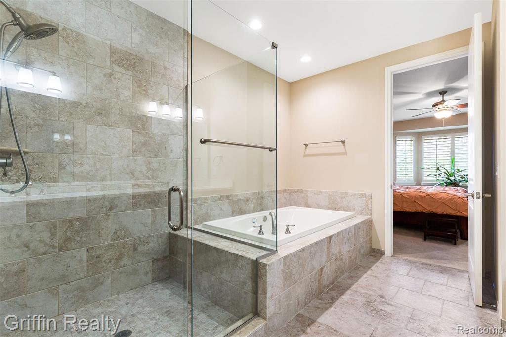 3763 Windingbrook Circle, Unit 35 Rochester Hills, MI 48309 - Photo 26 of 44