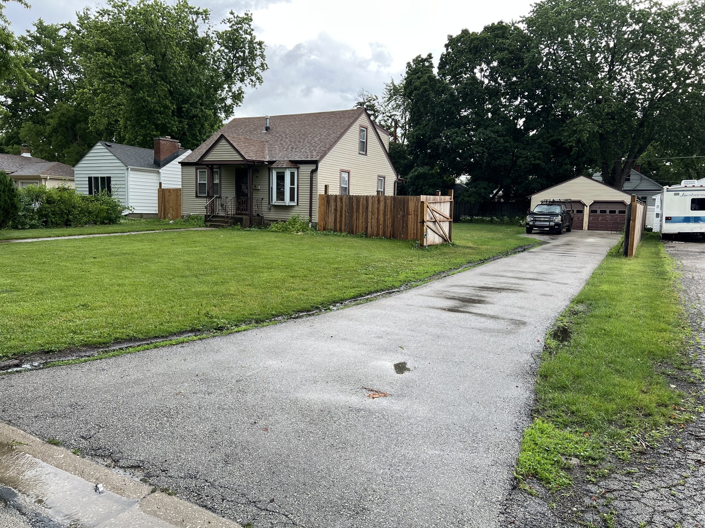 17 North Iowa Avenue Addison, IL 60101 - Photo 1 of 40
