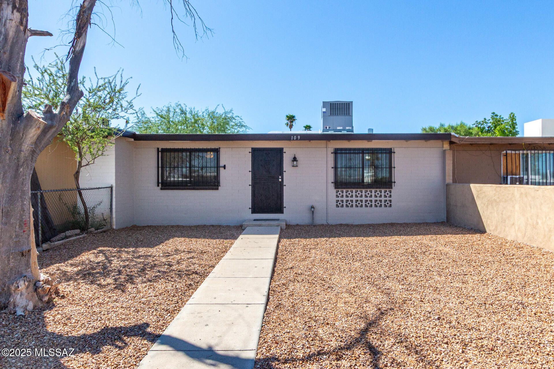 109 West Mossman Road Tucson, AZ 85706 - Photo 1 of 30 Gallery Image 1