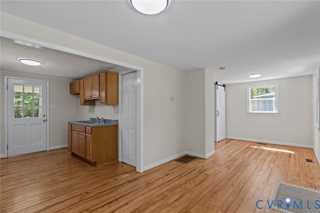 67 Deer Drive Gum Spring, VA 23065 - Photo 5 of 25 Kitchen & Living Areas