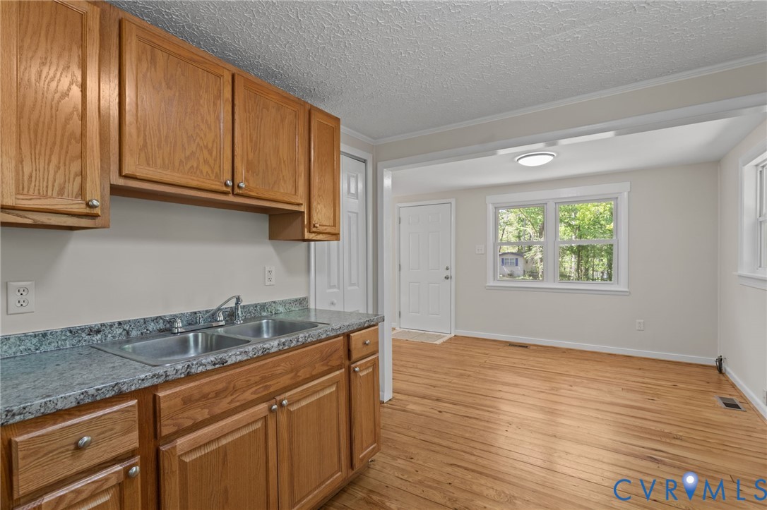 67 Deer Drive Gum Spring, VA 23065 - Photo 7 of 25 Kitchen & Dining Area