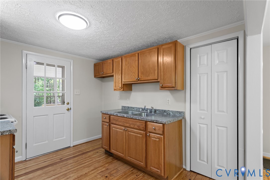67 Deer Drive Gum Spring, VA 23065 - Photo 9 of 25 Kitchen & Pantry
