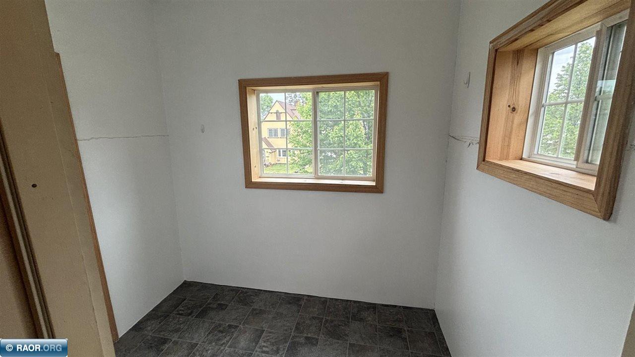 724 Summit Street Eveleth, MN 55734 - Photo 4 of 13