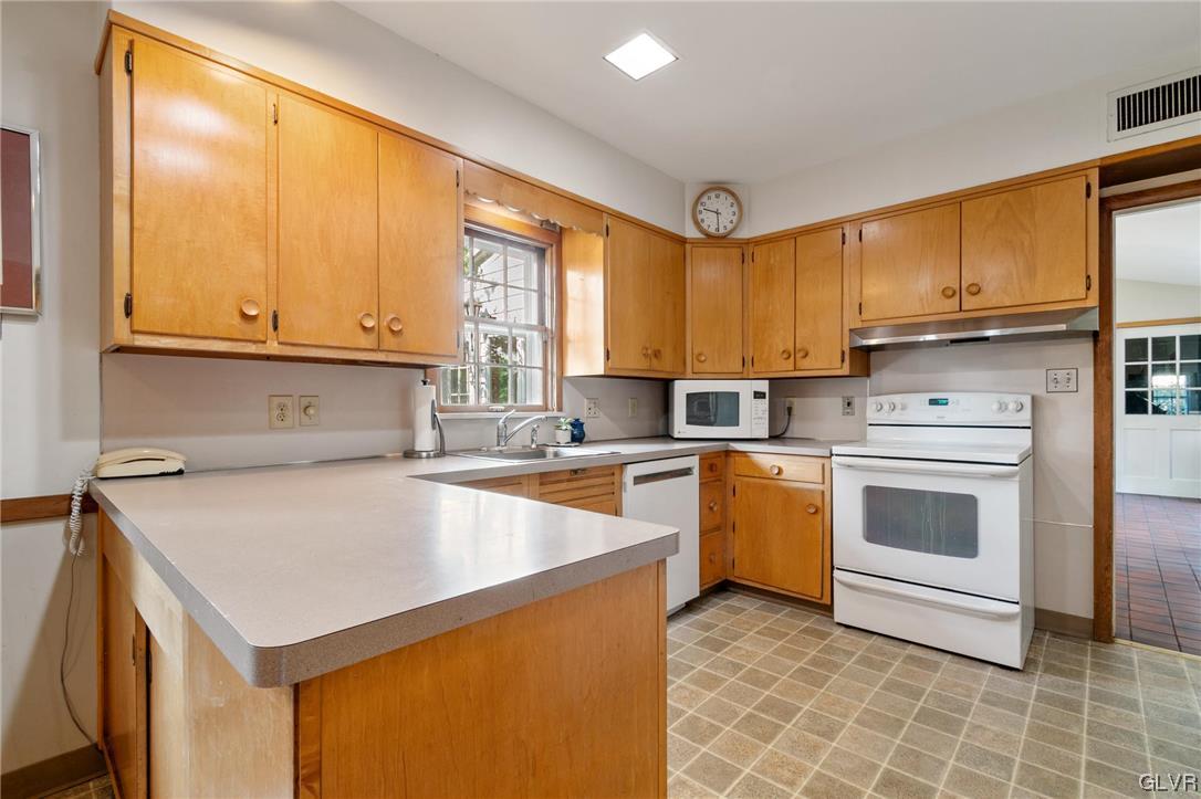 1860 Nottingham Road Allentown, PA 18103 - Photo 13 of 33 Gallery Image 13