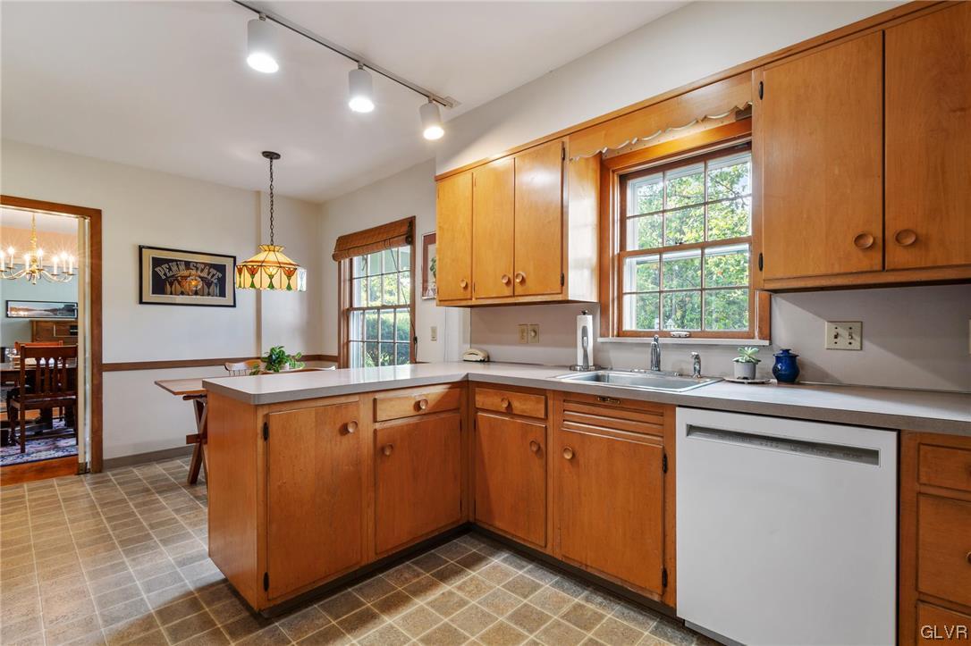 1860 Nottingham Road Allentown, PA 18103 - Photo 14 of 33 Gallery Image 14