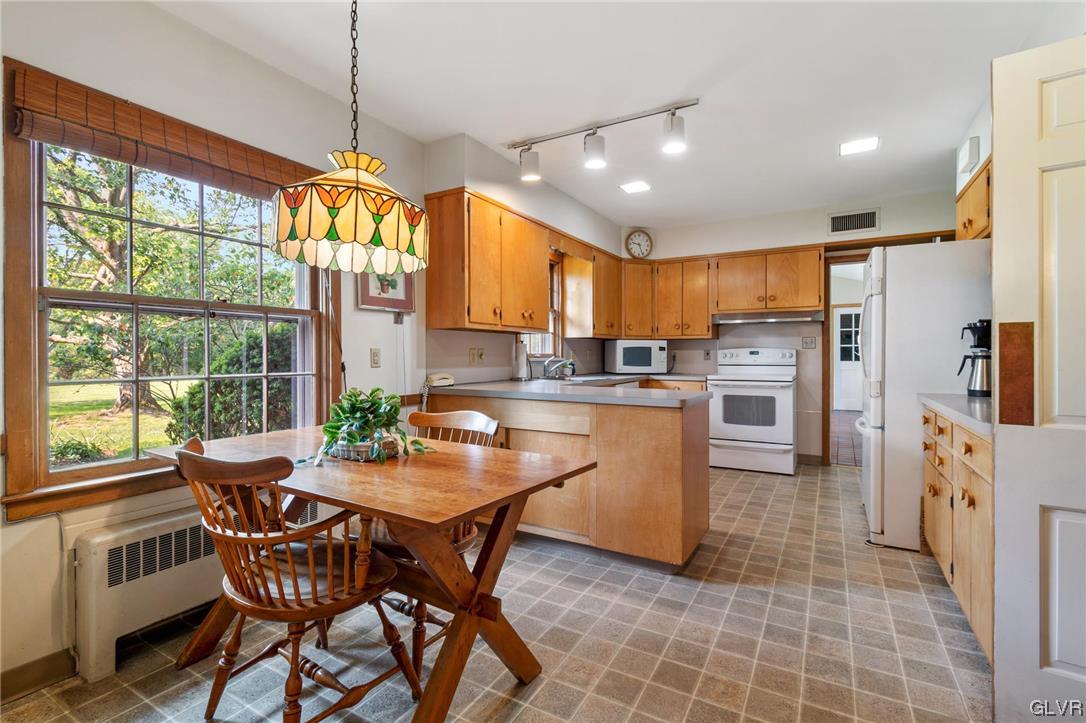 1860 Nottingham Road Allentown, PA 18103 - Photo 16 of 33 Gallery Image 16