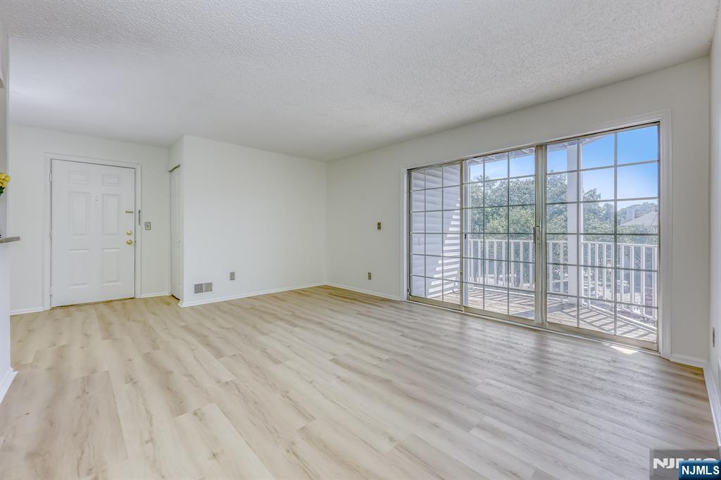 959 Juniper Way Mahwah, NJ 07430 - Photo 4 of 19