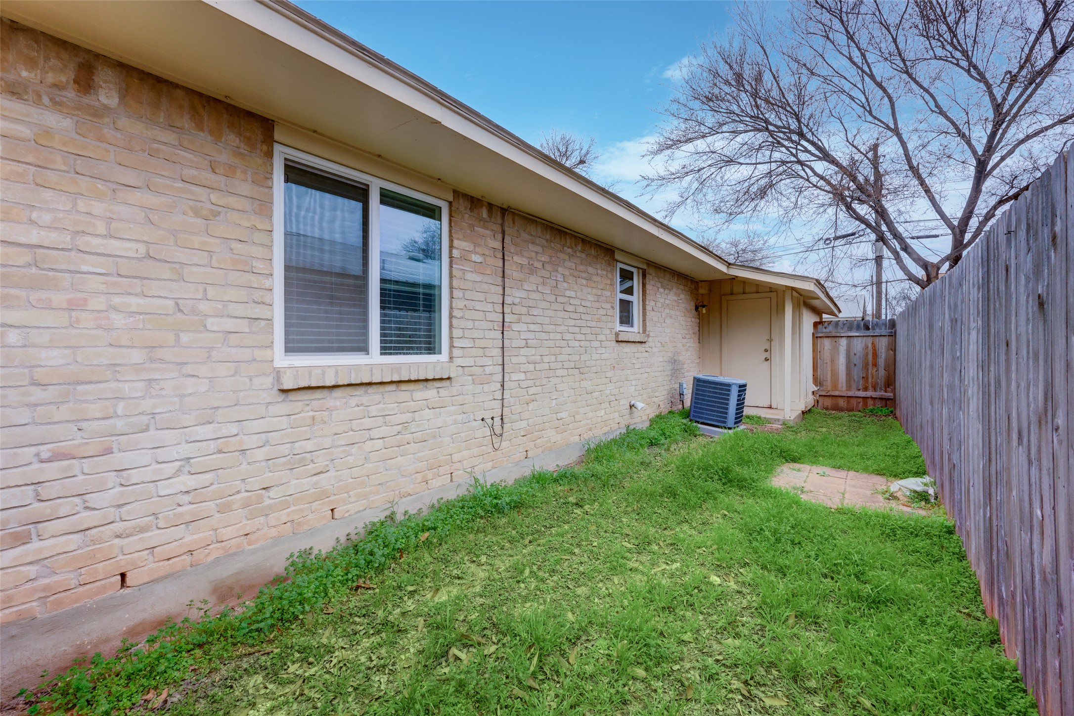 2701 St Edwards Circle, Unit A Austin, TX 78704 - Photo 13 of 14 a backyard of a house with lots of green space