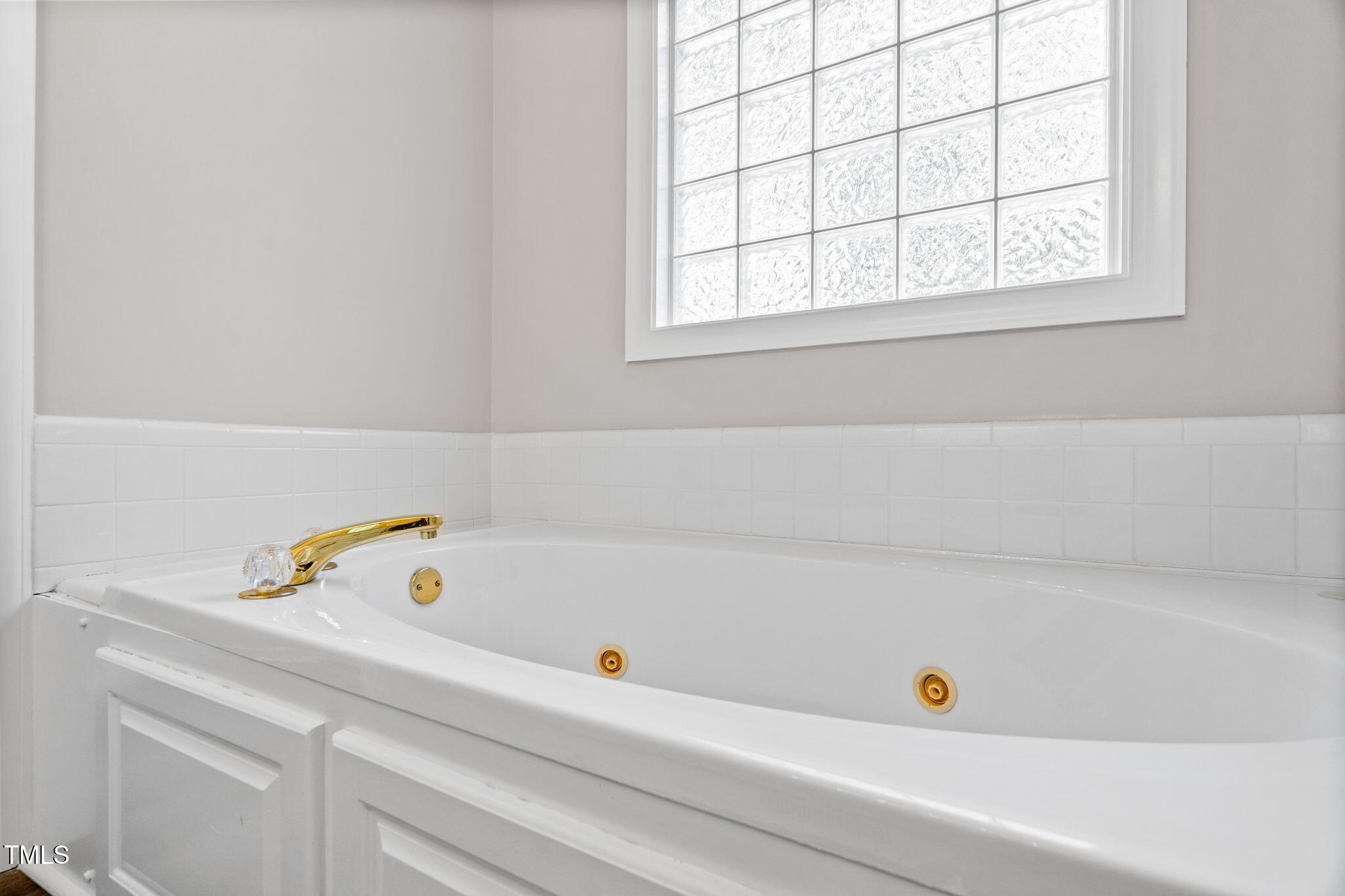 340 Castleberry Road Clayton, NC 27527 - Photo 19 of 31 a bathroom with a tub and a window