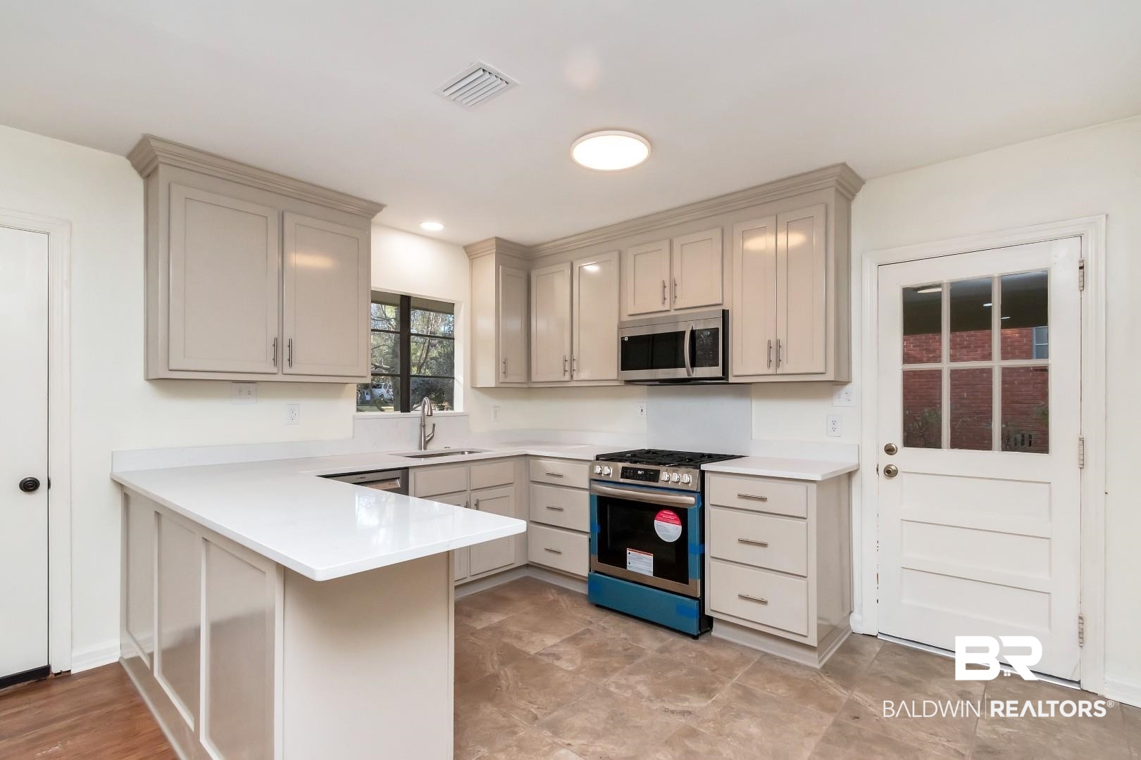 2460 Lilac Avenue Mobile, AL 36606 - Photo 8 of 21